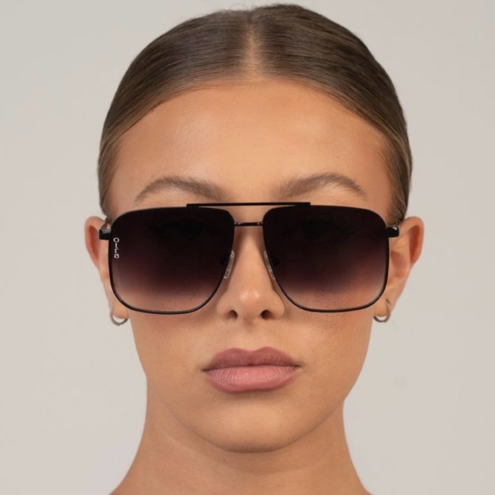 Chic Black Gradient Sunglasses